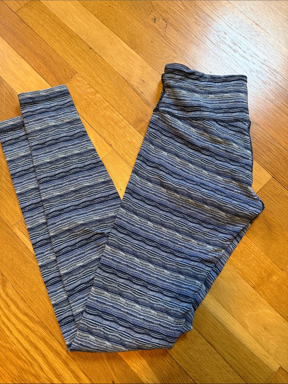 Lululemon full length striped luon leggings 6